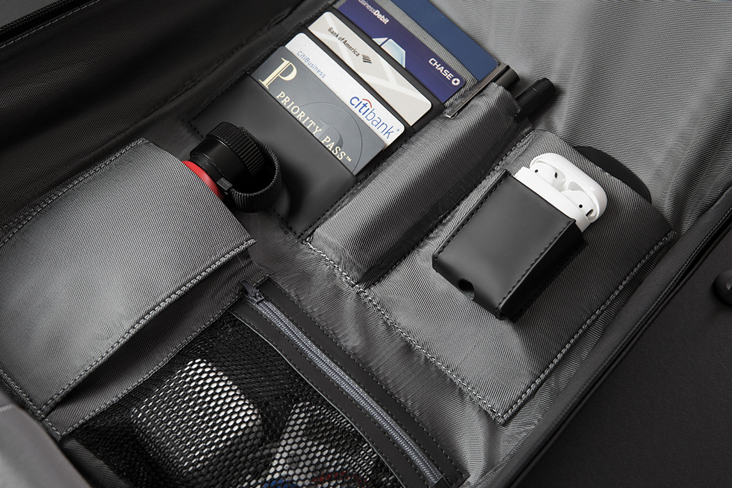 Leatherwear，carbon fibre，intelligence，knapsack，Lumzag，Armen Poghosyan，