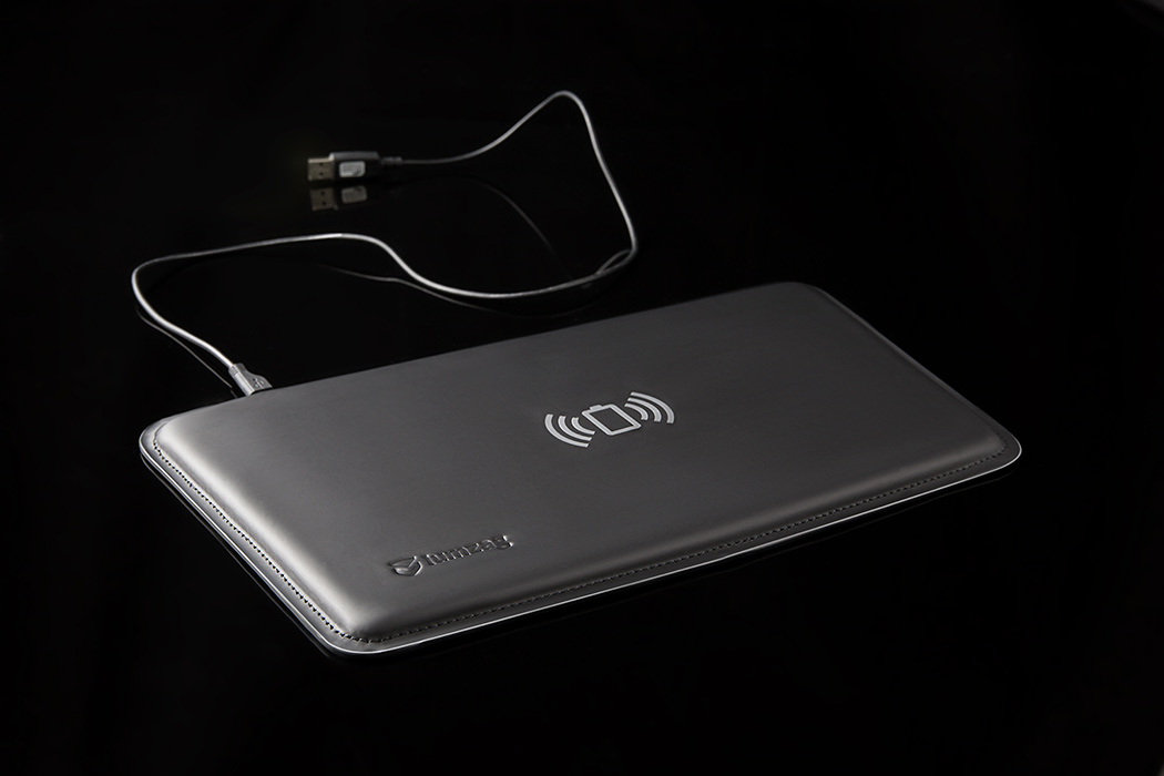 Leatherwear，carbon fibre，intelligence，knapsack，Lumzag，Armen Poghosyan，