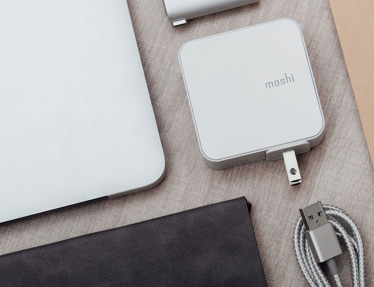 white，Port USB charger，Moshi ProGeo，