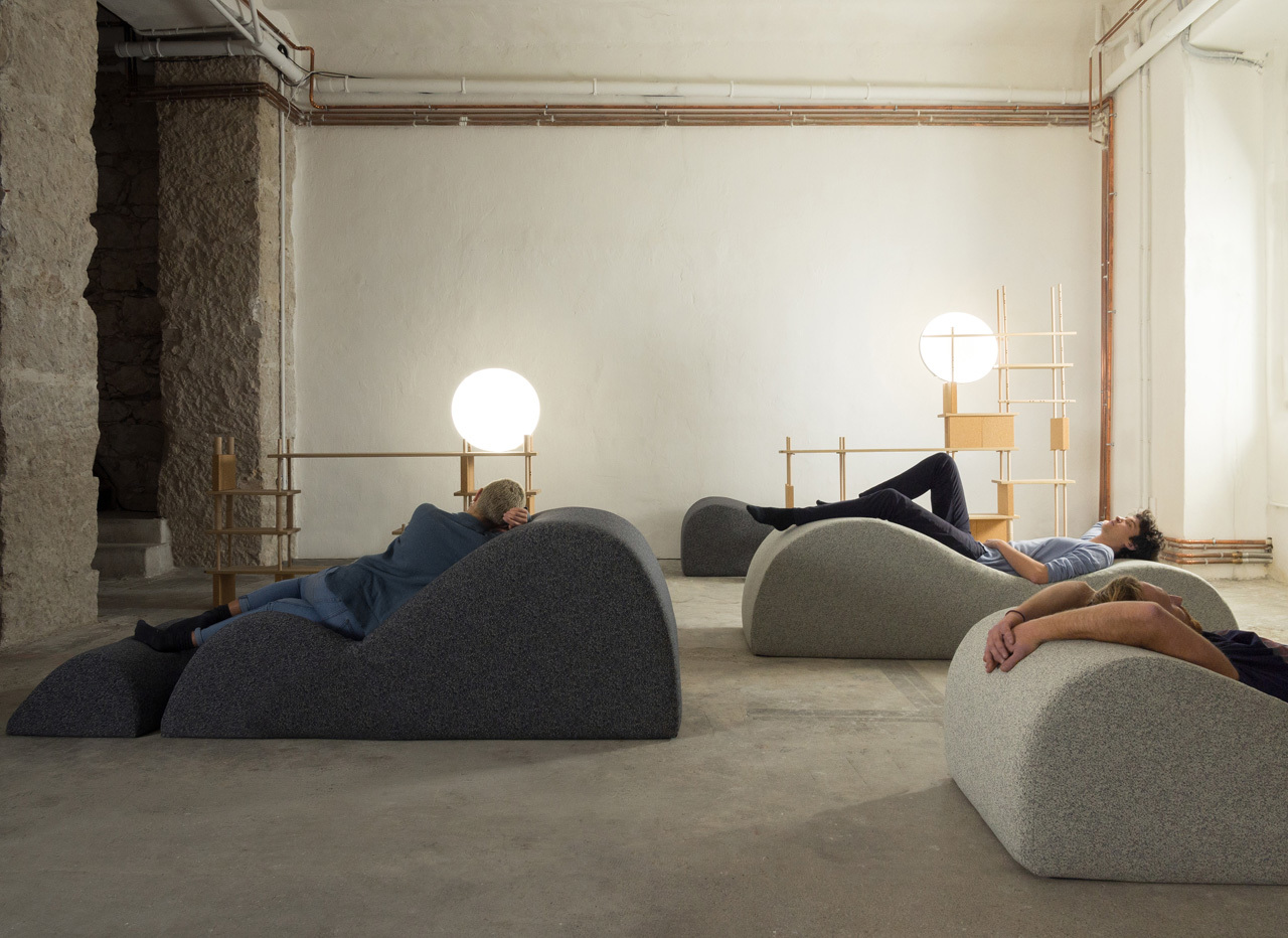 grace，sofa，comfortable，soft，Aesthetic feeling，