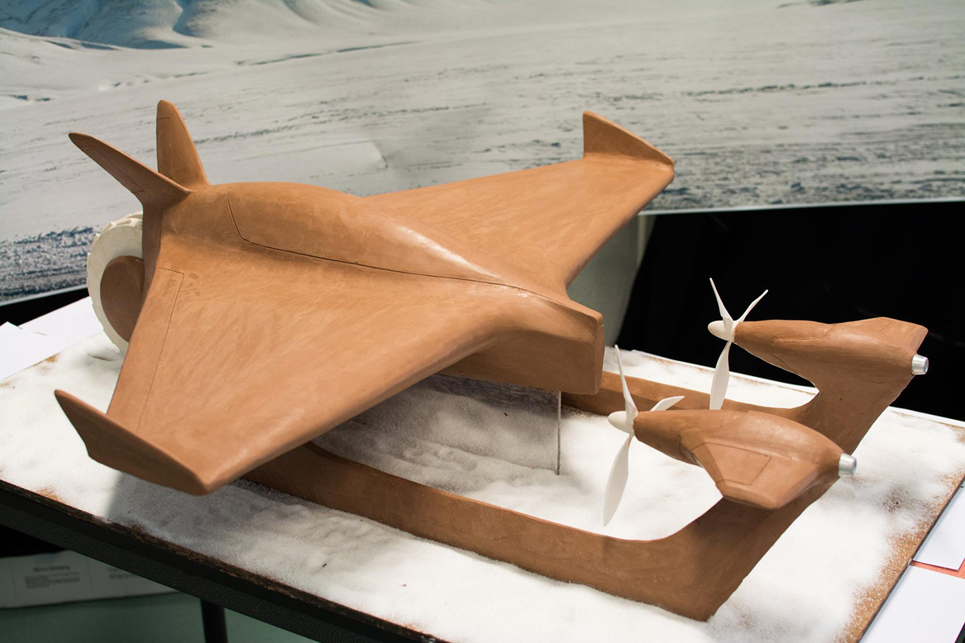 outdoors，aircraft，automobile，Antarctic scientific research，Extreme environment，