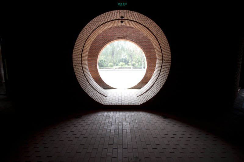 fashion，Minimalist，modern，Architectural design，Warm color，yellow，Use up，natural，sunshine，Industrial wind，brick，exhibition，art gallery，Fine Arts，Beijing，reform，red brick，