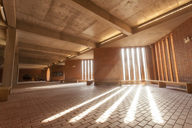 fashion，Minimalist，modern，Architectural design，Warm color，yellow，Use up，natural，sunshine，Industrial wind，brick，exhibition，art gallery，Fine Arts，Beijing，reform，red brick，