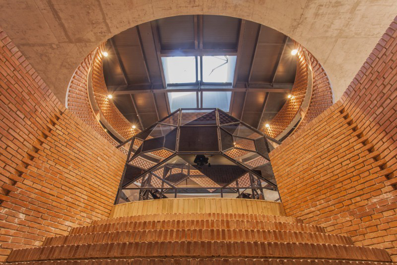 fashion，Minimalist，modern，Architectural design，Warm color，yellow，Use up，natural，sunshine，Industrial wind，brick，exhibition，art gallery，Fine Arts，Beijing，reform，red brick，