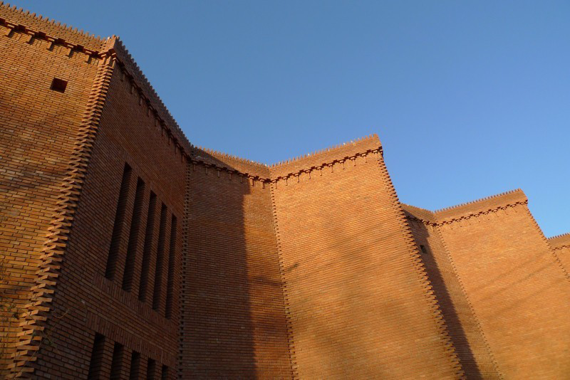 fashion，Minimalist，modern，Architectural design，Warm color，yellow，Use up，natural，sunshine，Industrial wind，brick，exhibition，art gallery，Fine Arts，Beijing，reform，red brick，