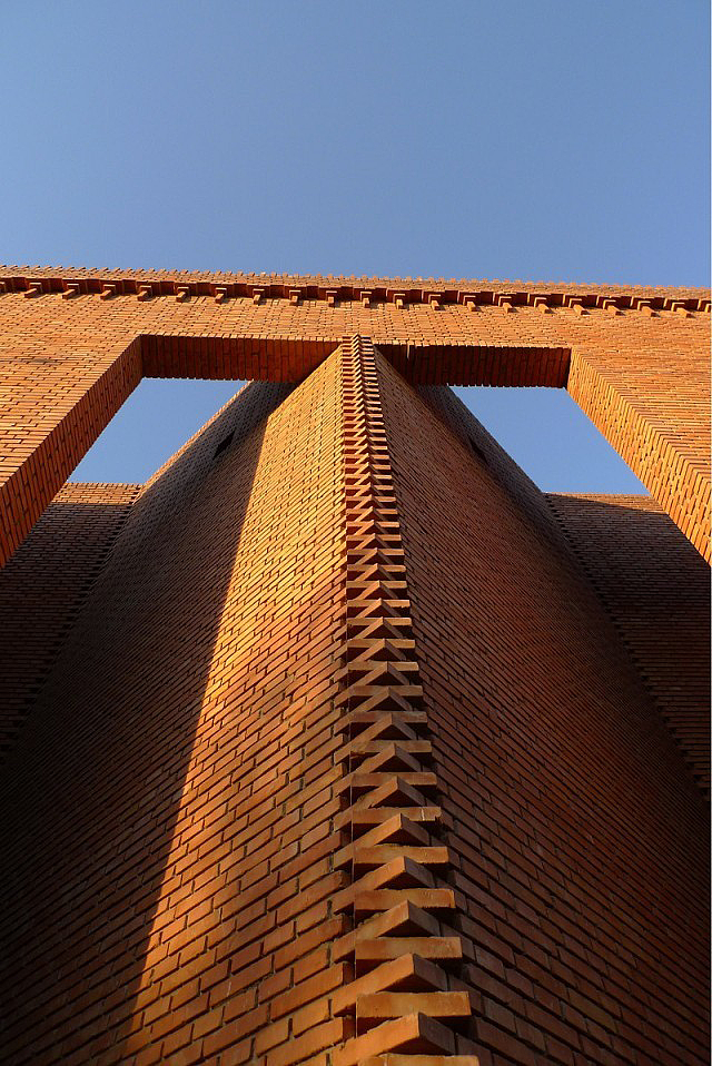 fashion，Minimalist，modern，Architectural design，Warm color，yellow，Use up，natural，sunshine，Industrial wind，brick，exhibition，art gallery，Fine Arts，Beijing，reform，red brick，