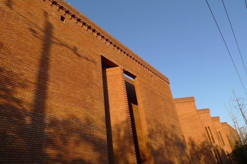 fashion，Minimalist，modern，Architectural design，Warm color，yellow，Use up，natural，sunshine，Industrial wind，brick，exhibition，art gallery，Fine Arts，Beijing，reform，red brick，