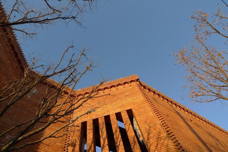 fashion，Minimalist，modern，Architectural design，Warm color，yellow，Use up，natural，sunshine，Industrial wind，brick，exhibition，art gallery，Fine Arts，Beijing，reform，red brick，