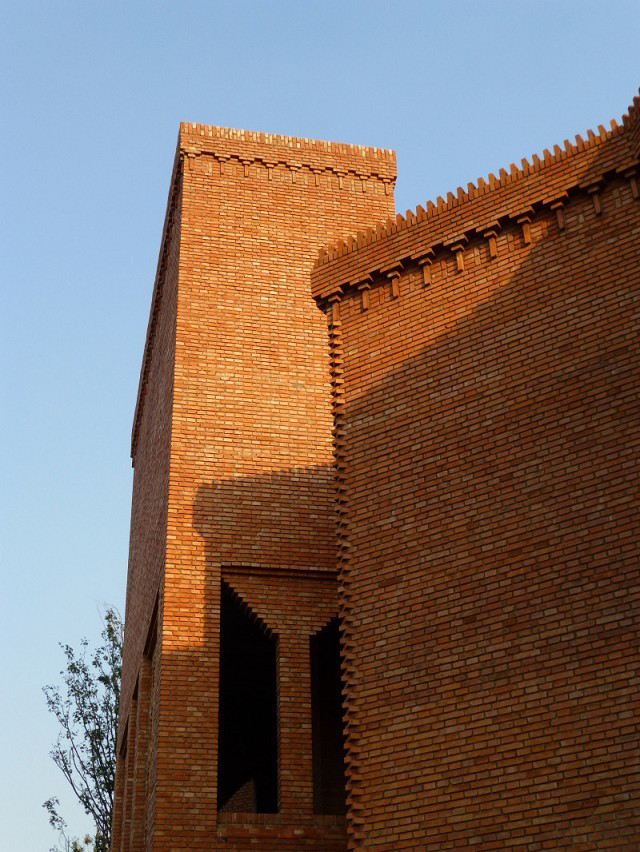 fashion，Minimalist，modern，Architectural design，Warm color，yellow，Use up，natural，sunshine，Industrial wind，brick，exhibition，art gallery，Fine Arts，Beijing，reform，red brick，