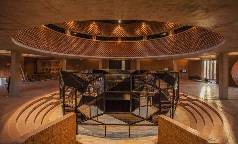 fashion，Minimalist，modern，Architectural design，Warm color，yellow，Use up，natural，sunshine，Industrial wind，brick，exhibition，art gallery，Fine Arts，Beijing，reform，red brick，