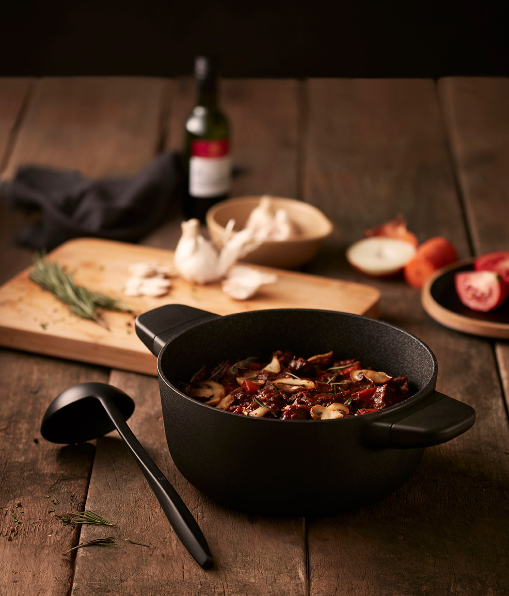 JIA，Monolithic，cooker，kitchen，black，Isamu Noguchi Award，Minimalist，