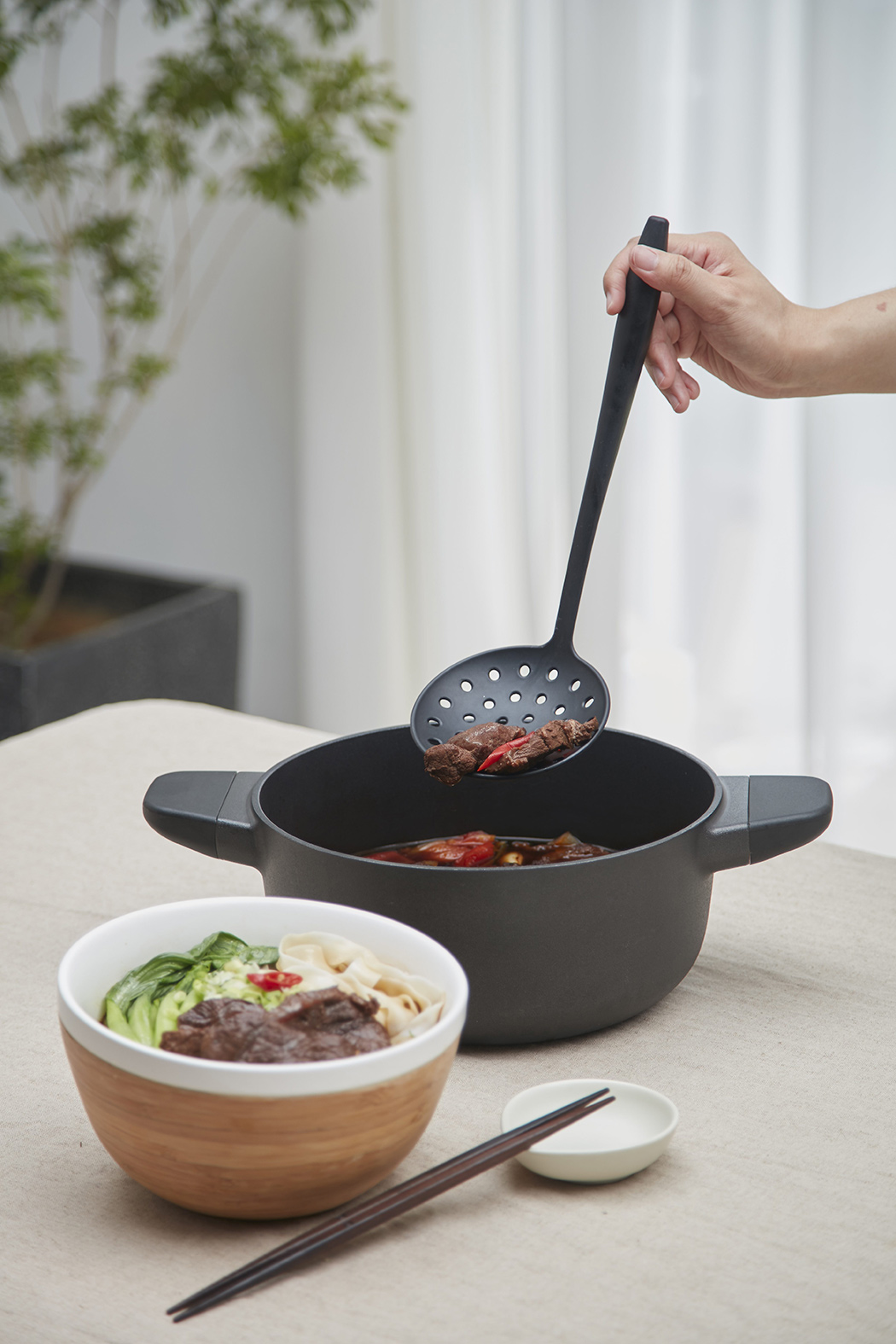 JIA，Monolithic，cooker，kitchen，black，Isamu Noguchi Award，Minimalist，