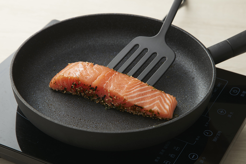 JIA，Monolithic，cooker，kitchen，black，Isamu Noguchi Award，Minimalist，