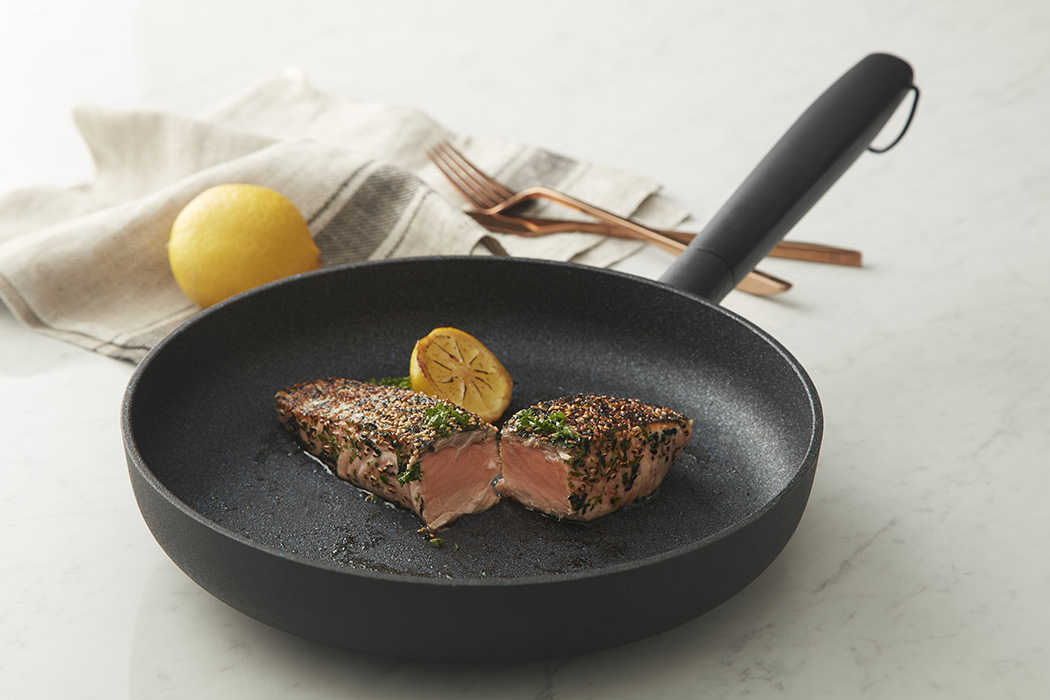 JIA，Monolithic，cooker，kitchen，black，Isamu Noguchi Award，Minimalist，