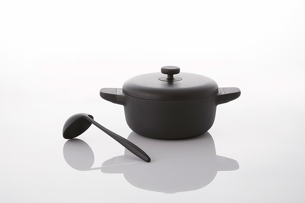 JIA，Monolithic，cooker，kitchen，black，Isamu Noguchi Award，Minimalist，