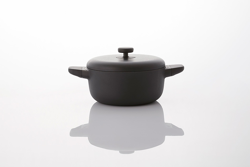 JIA，Monolithic，cooker，kitchen，black，Isamu Noguchi Award，Minimalist，