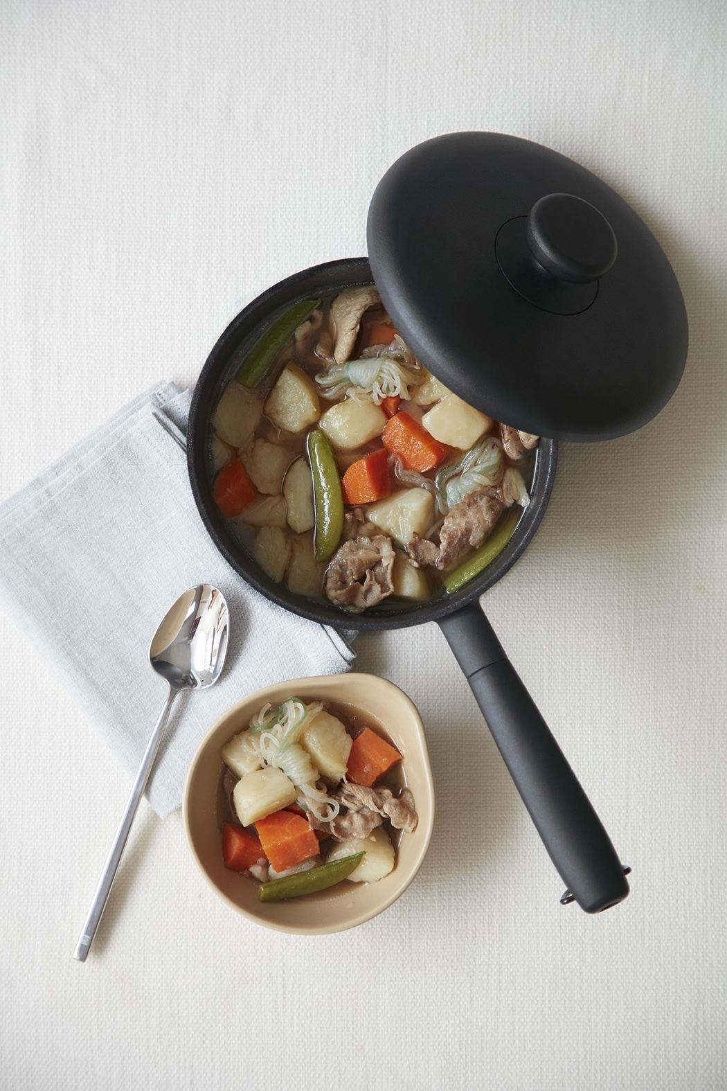 JIA，Monolithic，cooker，kitchen，black，Isamu Noguchi Award，Minimalist，