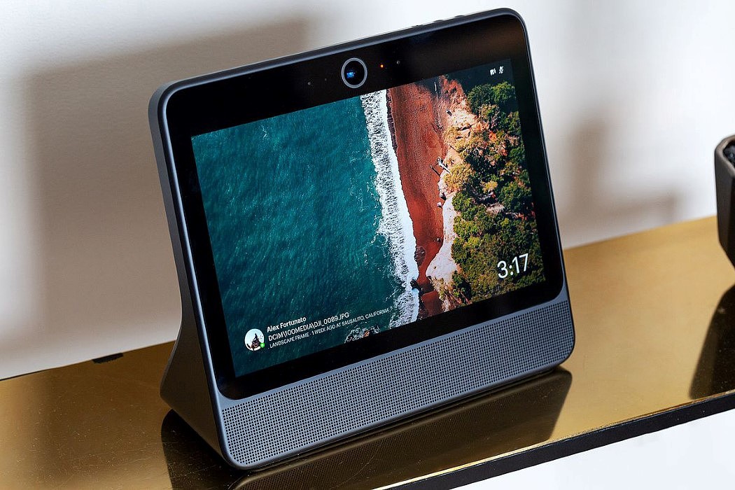 white，Intelligent speaker，Portal，