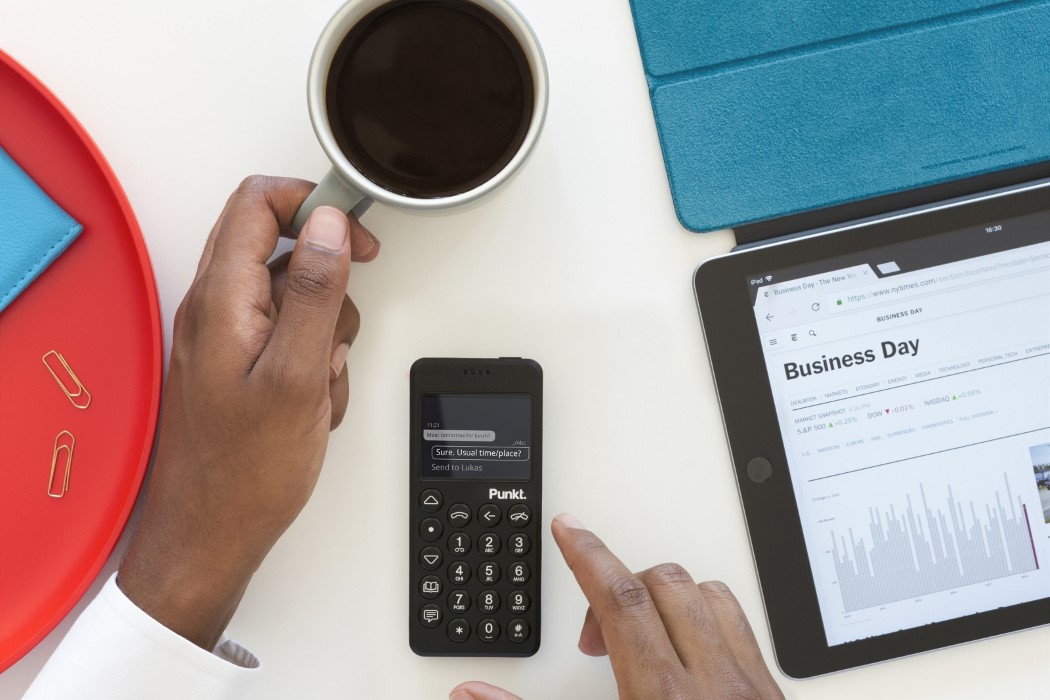 communication，black，strong，mobile phone，