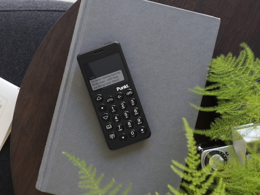 communication，black，strong，mobile phone，