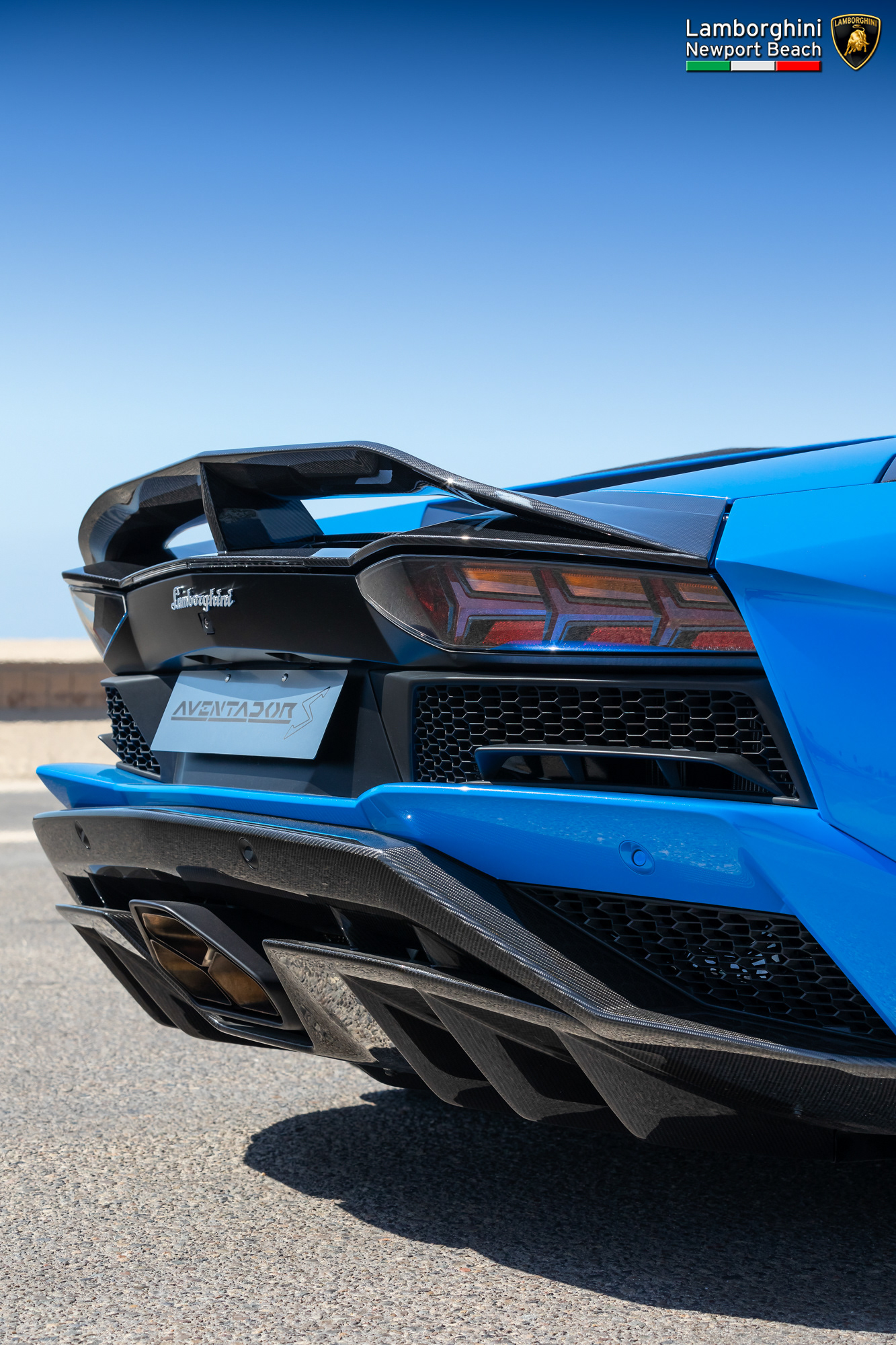 automobile，Lamborghini，Luxury car，Sports car，