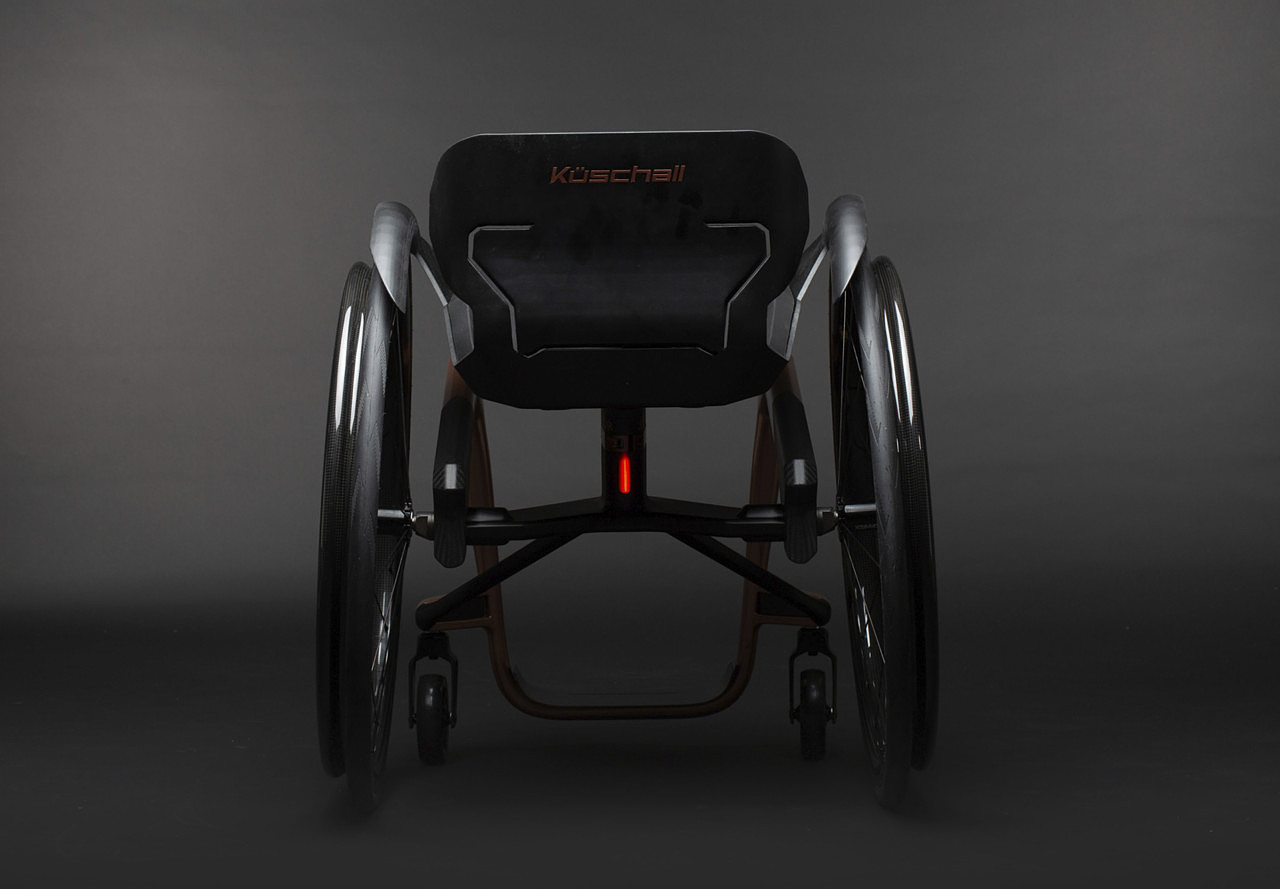 轮椅设计，太空时代材料，