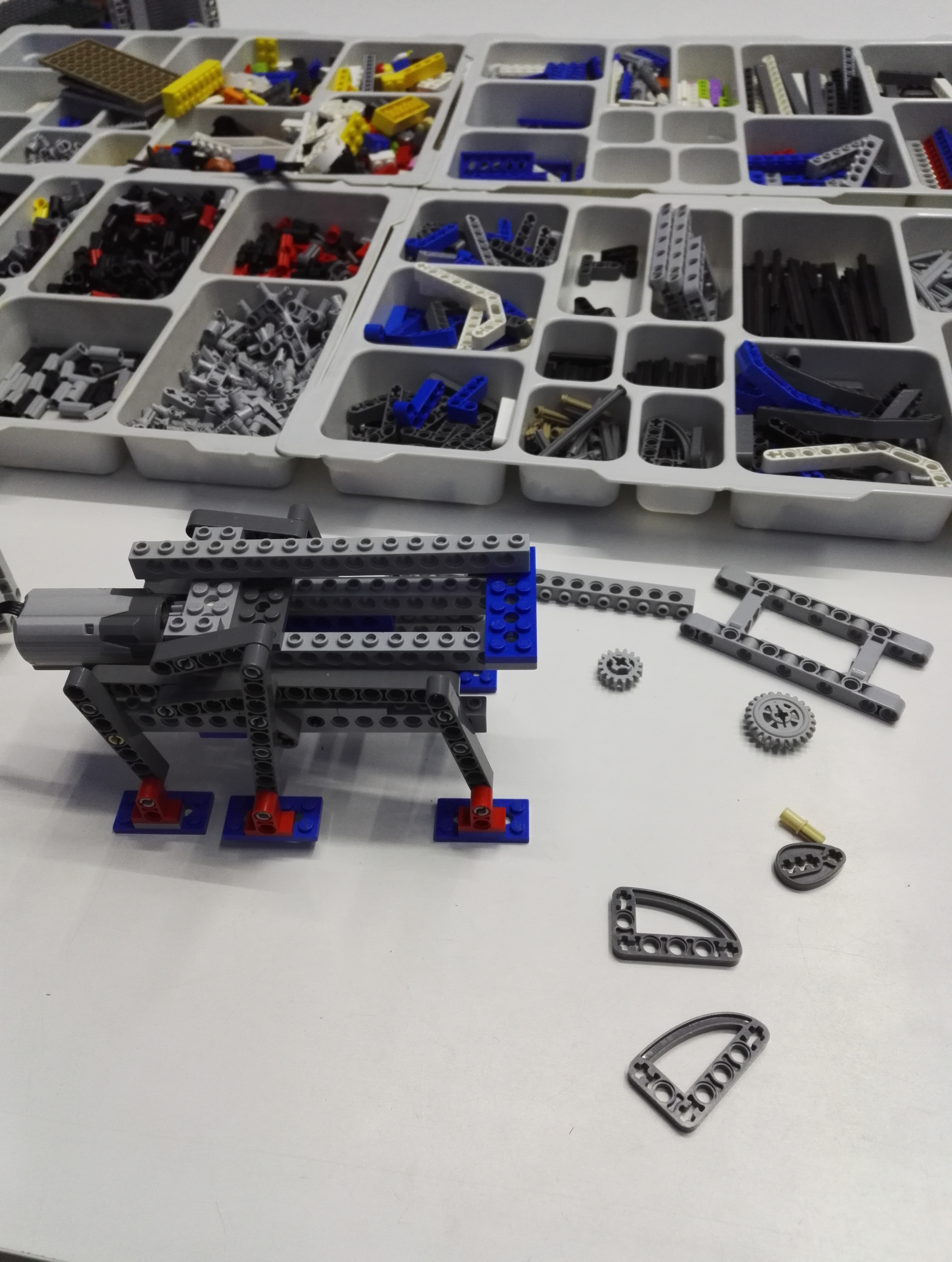 Mechanical warship，