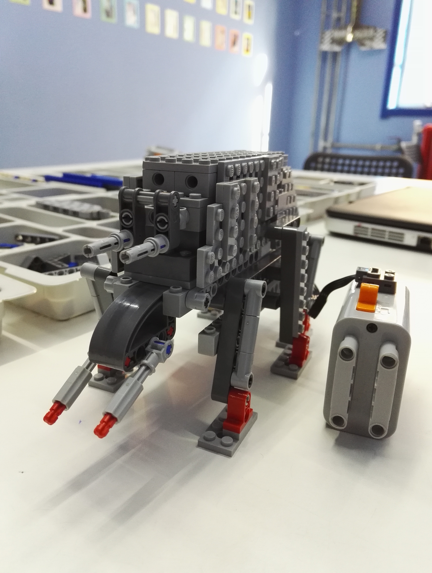 Mechanical warship，