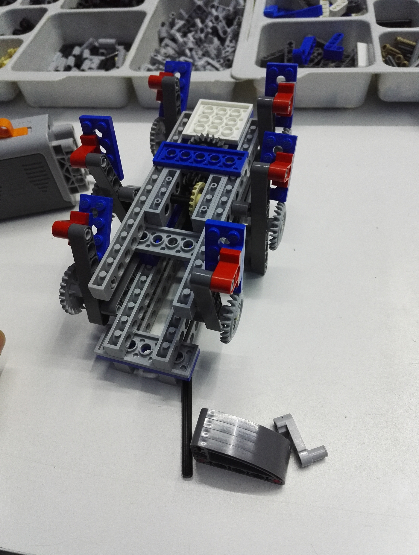 Mechanical warship，
