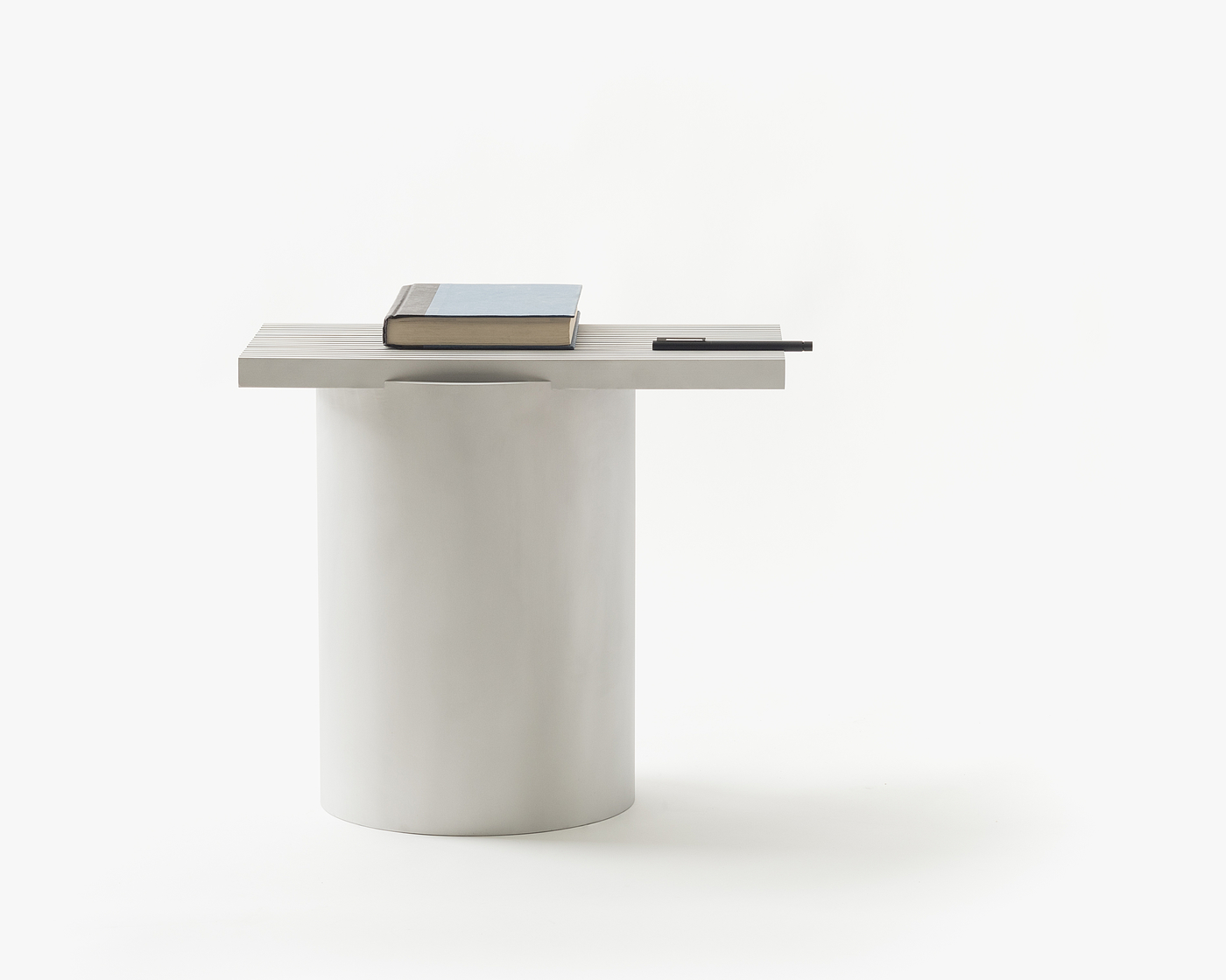 vase，modern stylish，Cylindrical minimalism，vase，Industrial style，tea table，furniture，stool，lamps and lanterns，black and white，Minimalist，cylinder，
