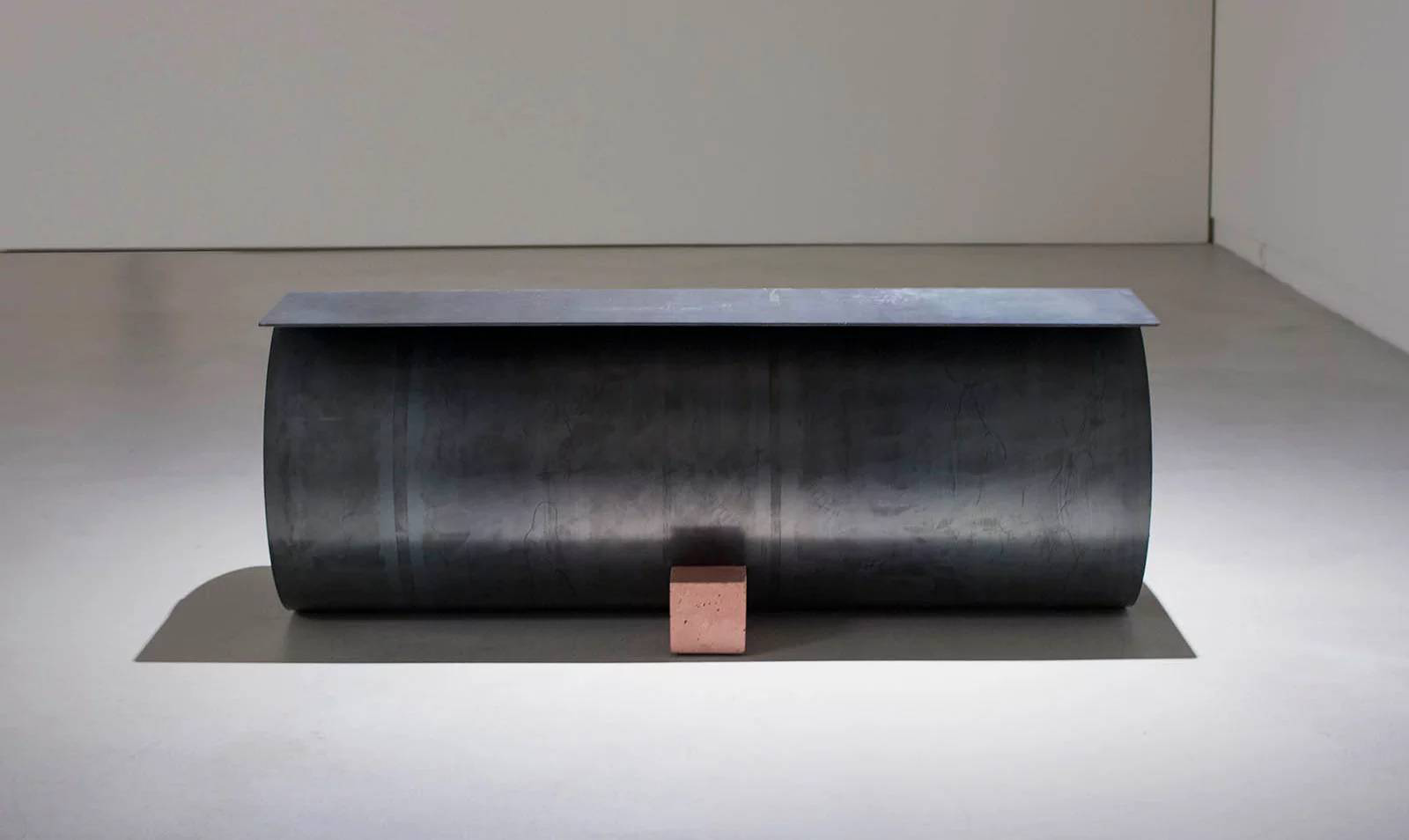 vase，modern stylish，Cylindrical minimalism，vase，Industrial style，tea table，furniture，stool，lamps and lanterns，black and white，Minimalist，cylinder，