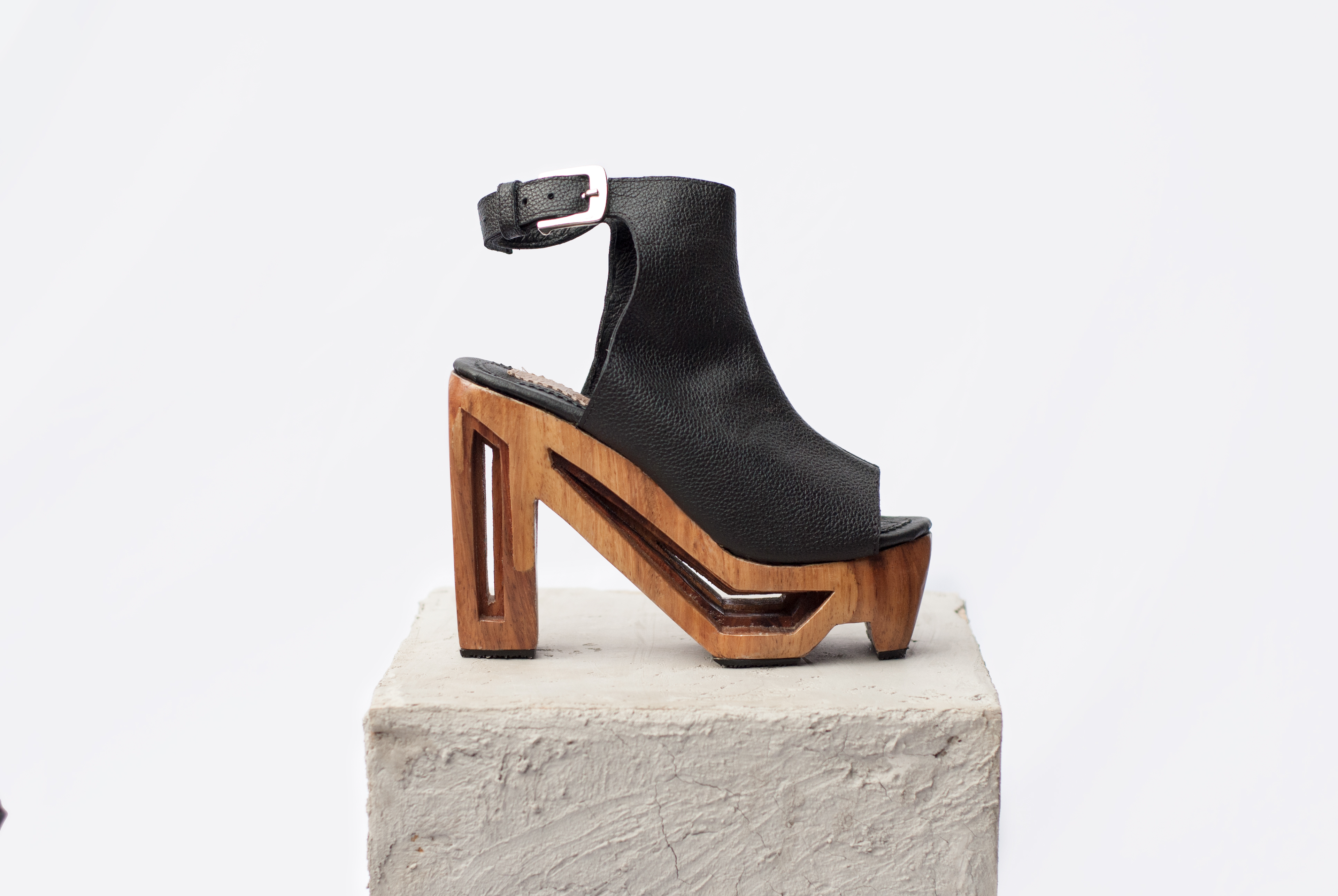 industrial design，fashion，Leatherwear，wood，manual，shoes，