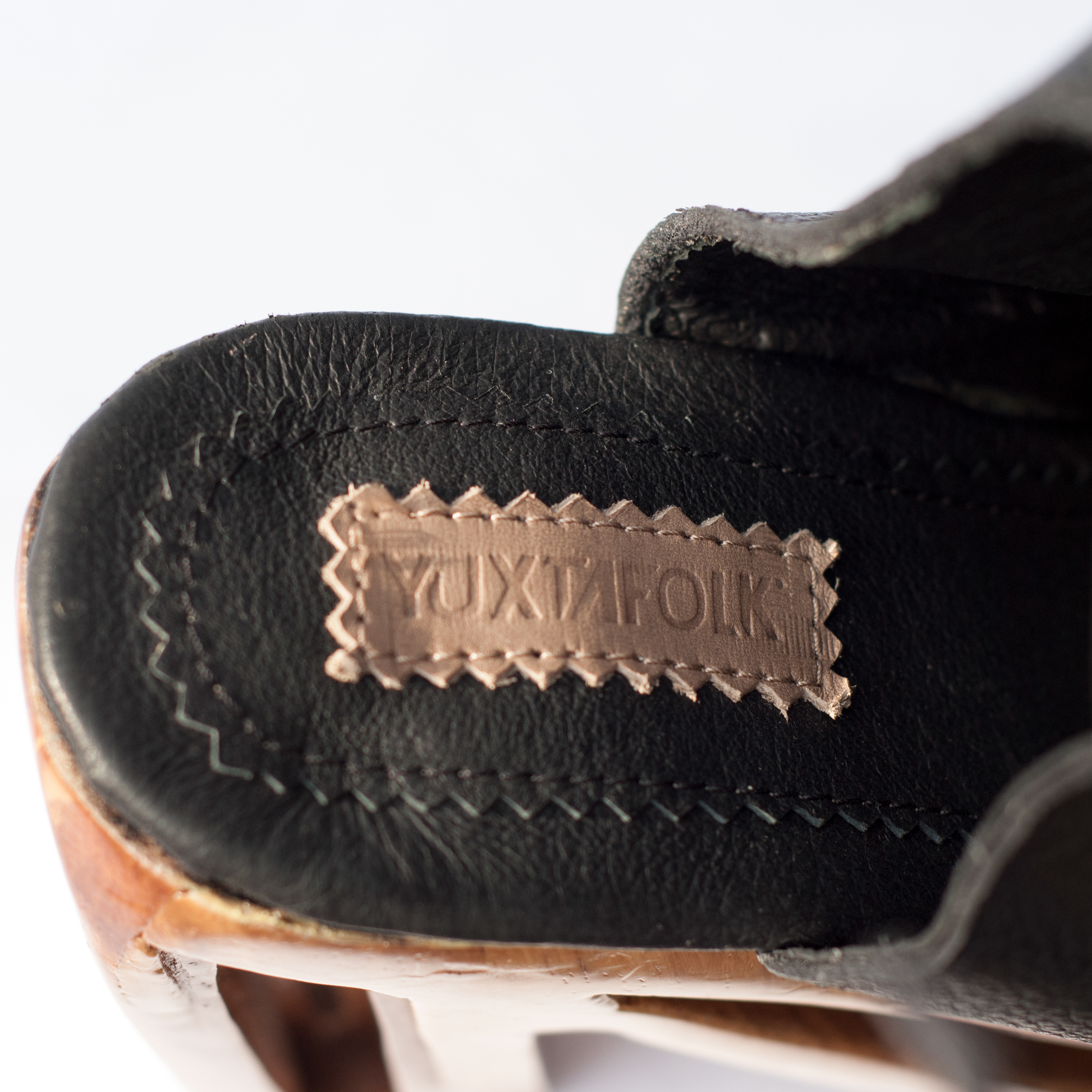 industrial design，fashion，Leatherwear，wood，manual，shoes，