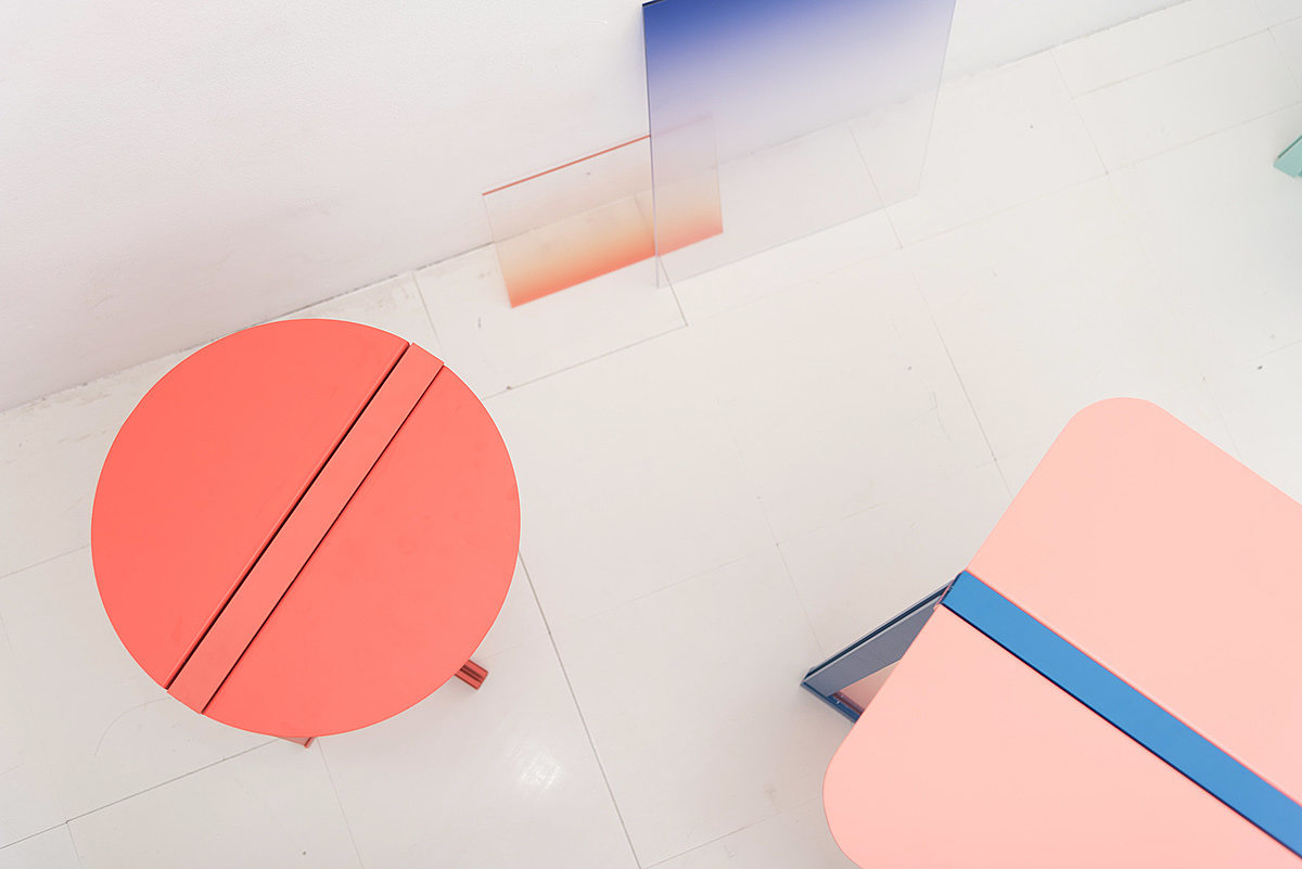 Low saturation，Advanced grey，geometry，line，geometry，Resin and wood，Red dot award，gules，Brain hole design，Simplicity，fashion，chair，Seat design，