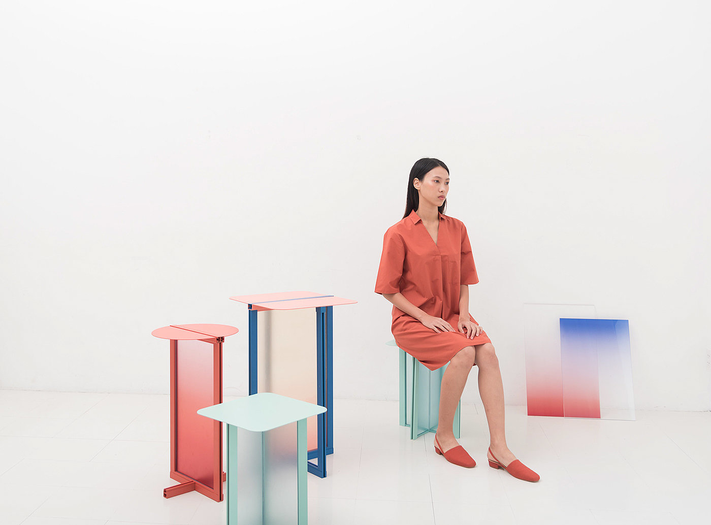 Low saturation，Advanced grey，geometry，line，geometry，Resin and wood，Red dot award，gules，Brain hole design，Simplicity，fashion，chair，Seat design，