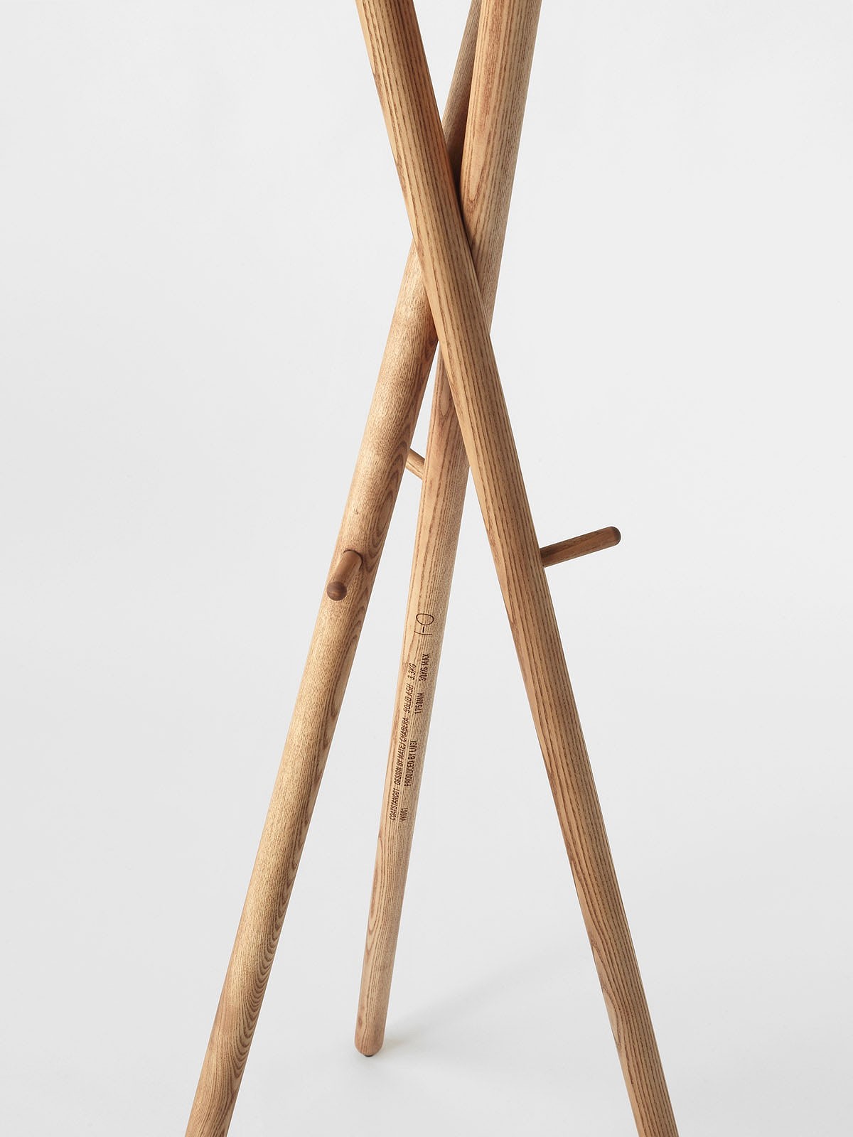 Table，Barstool 02，Bin 01，LUGI，chair，coat hanger，furniture design ，