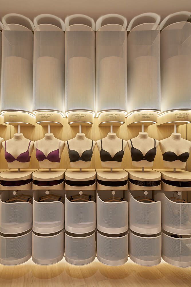 Caring design，details，experience，Ergonomics，warm tones，yellow，Women's products，Underwear，be dressed in，private，