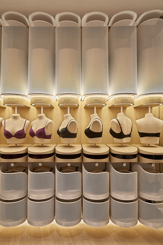 Caring design，details，experience，Ergonomics，warm tones，yellow，Women's products，Underwear，be dressed in，private，