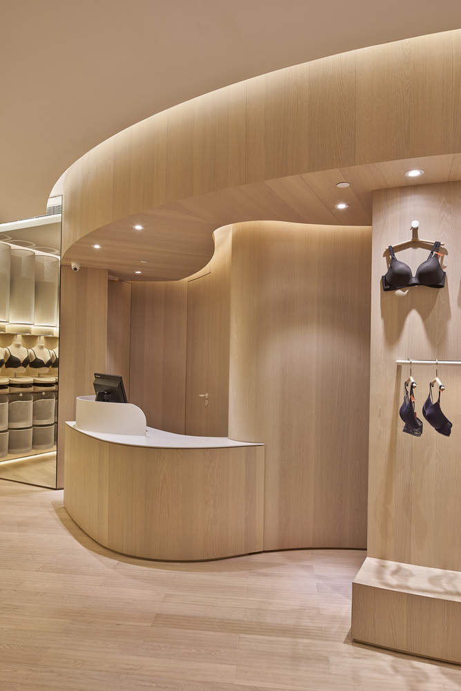 Caring design，details，experience，Ergonomics，warm tones，yellow，Women's products，Underwear，be dressed in，private，