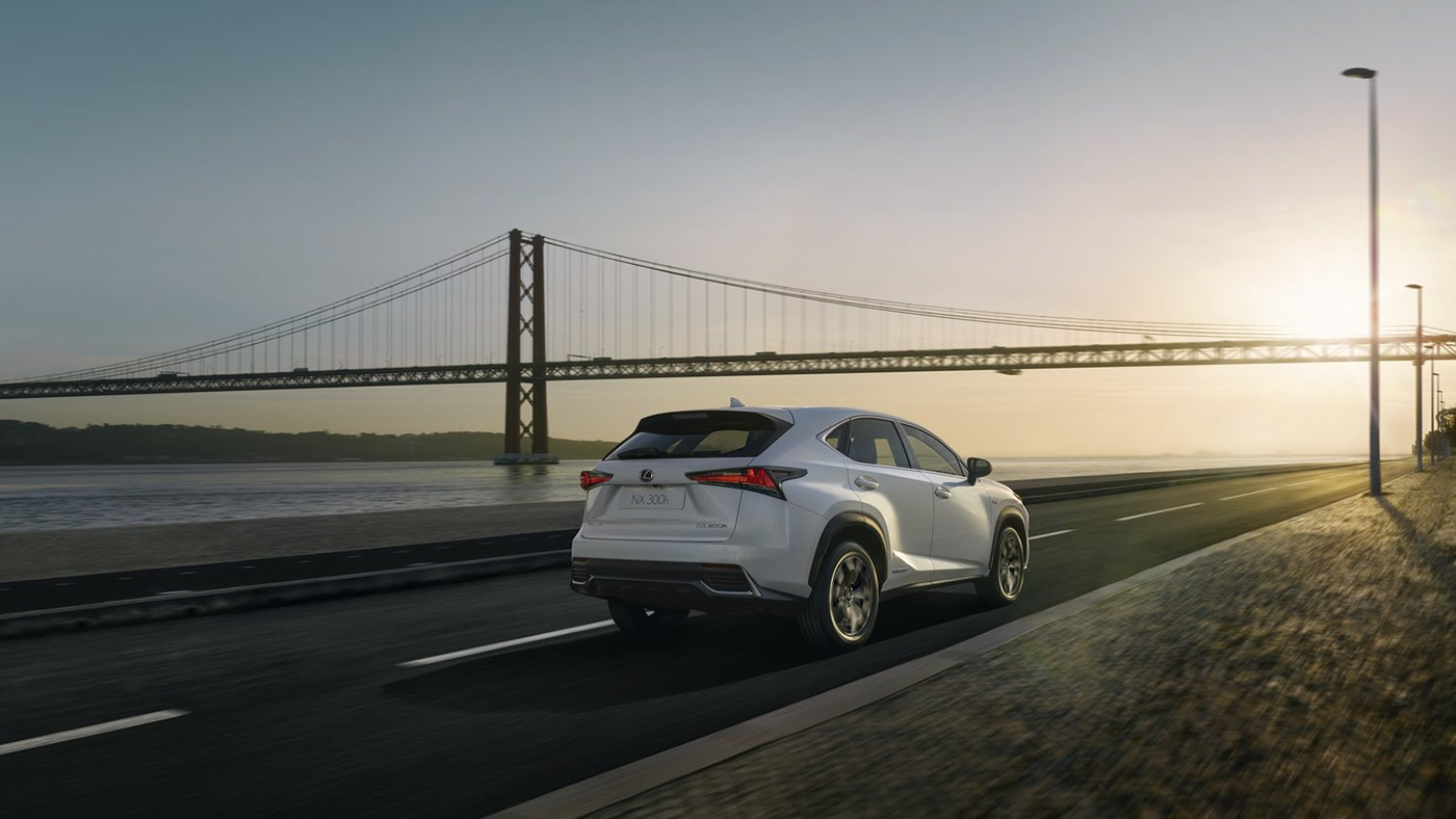 two thousand and nineteen，new pattern，white，Lexus，