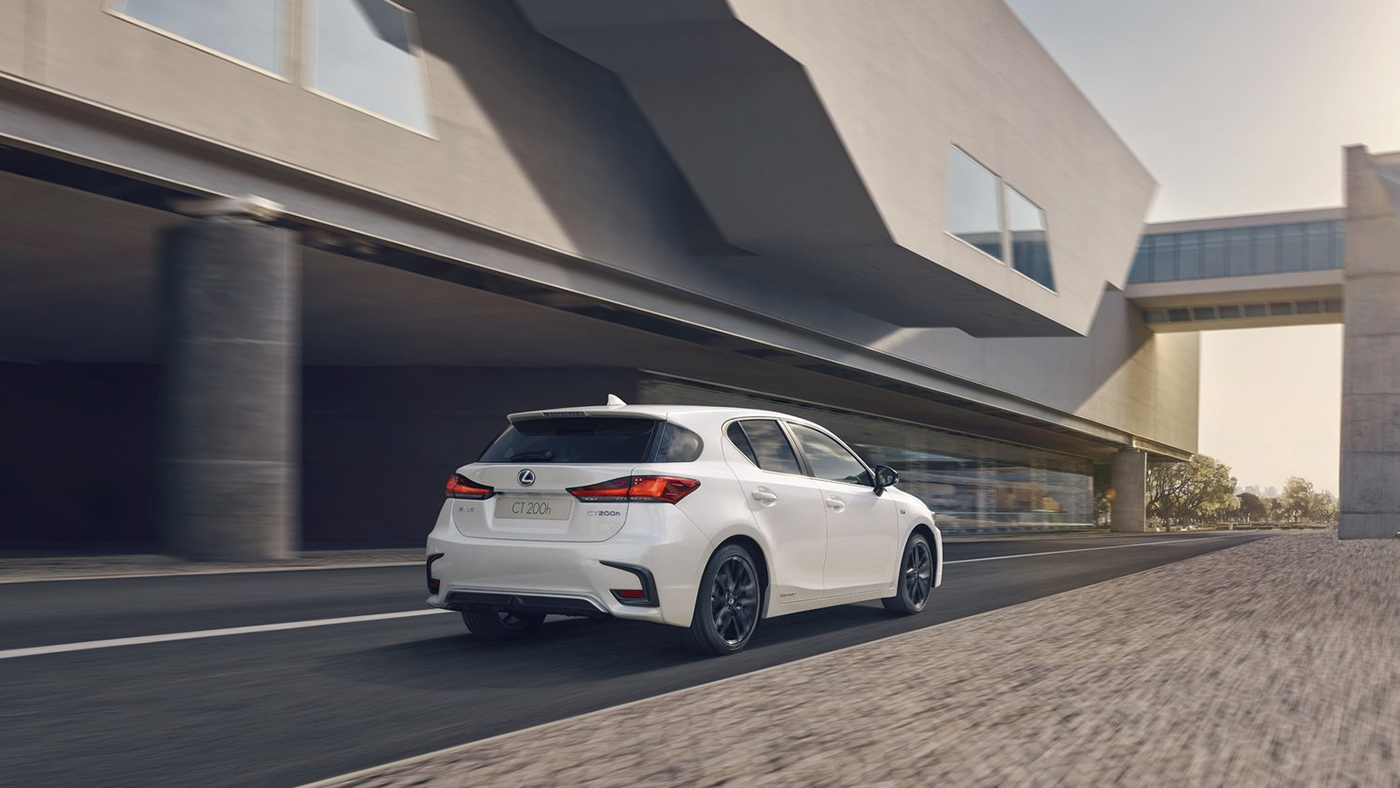 two thousand and nineteen，new pattern，white，Lexus，