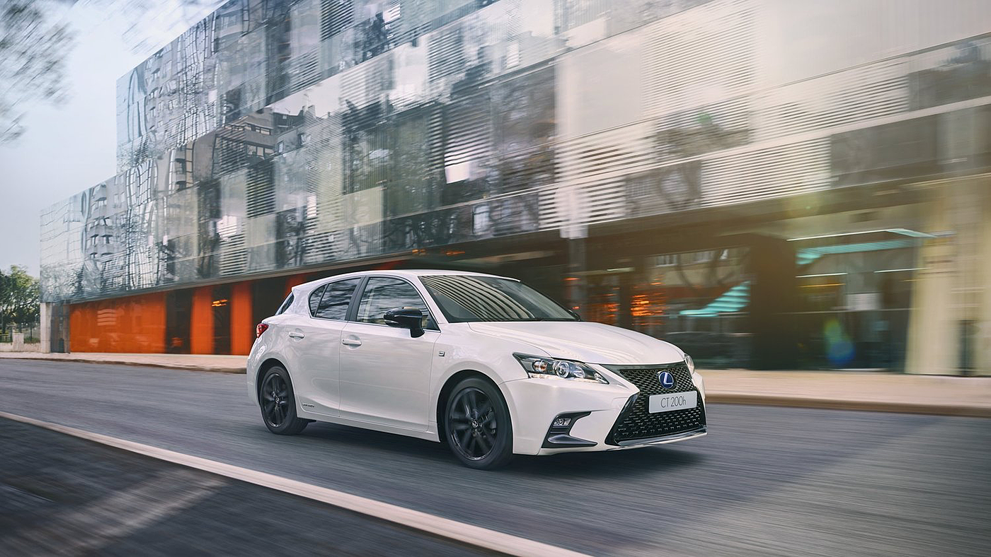 two thousand and nineteen，new pattern，white，Lexus，