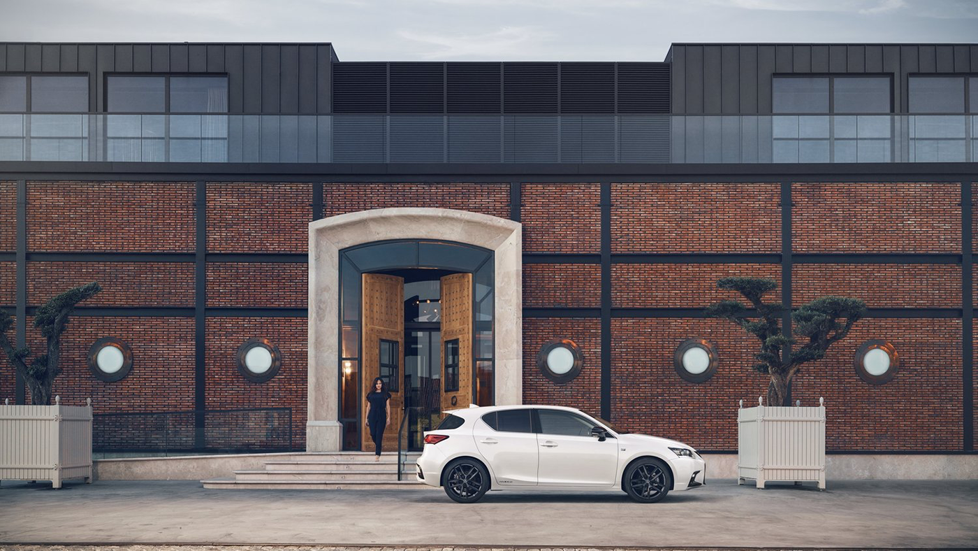 two thousand and nineteen，new pattern，white，Lexus，