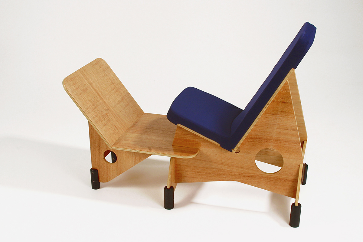 满满的正能量专为残障人士设计可以写字的桌子很有爱