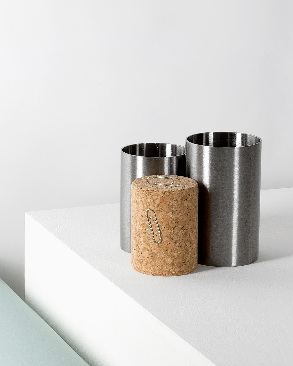 Lamp design，No Entry，Sato Da，Cylindrical minimalism，sound，speaker，Bluetooth Speaker ，Floor lamp，pen container，magnet，Desktop storage，white，trash can，