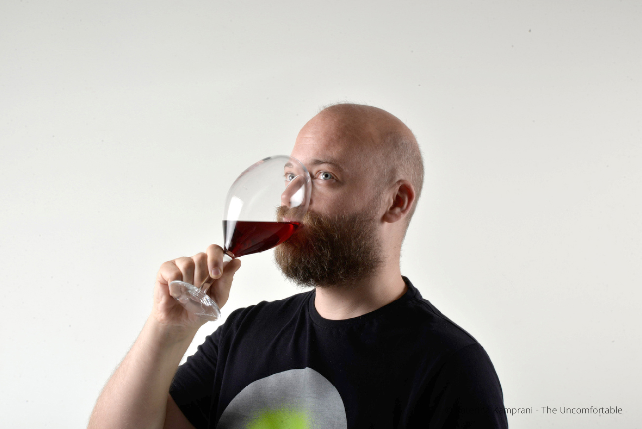 Product display，inconvenient，uncomfortable，Wrong design，uncomfortable，