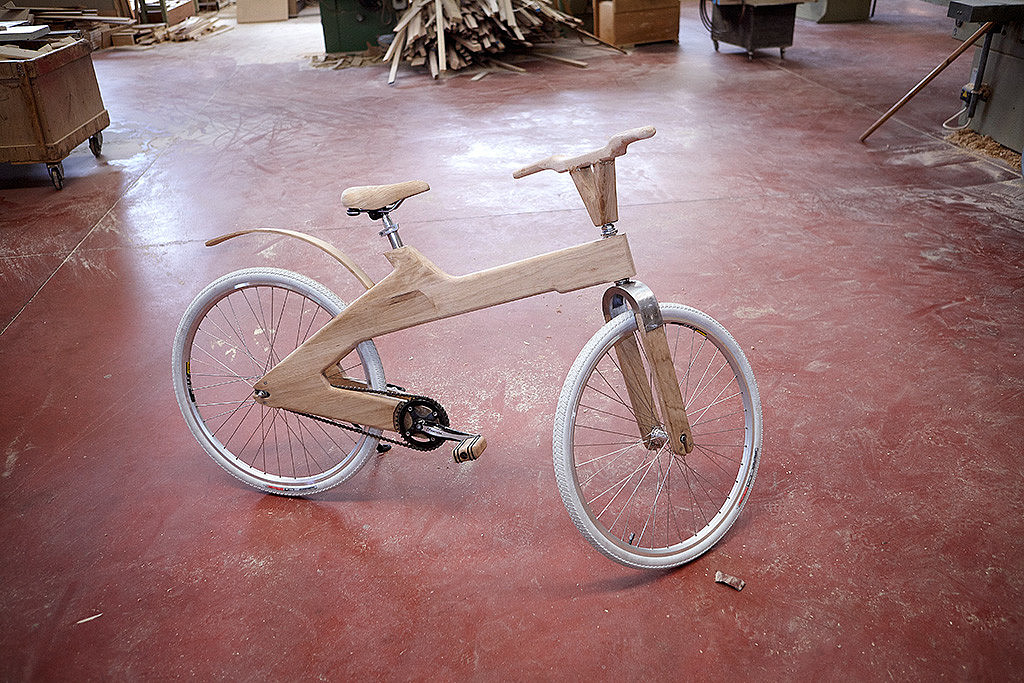 industrial design，Handmade，Combination of wood and metal，Creative and novel，Exquisitely made，