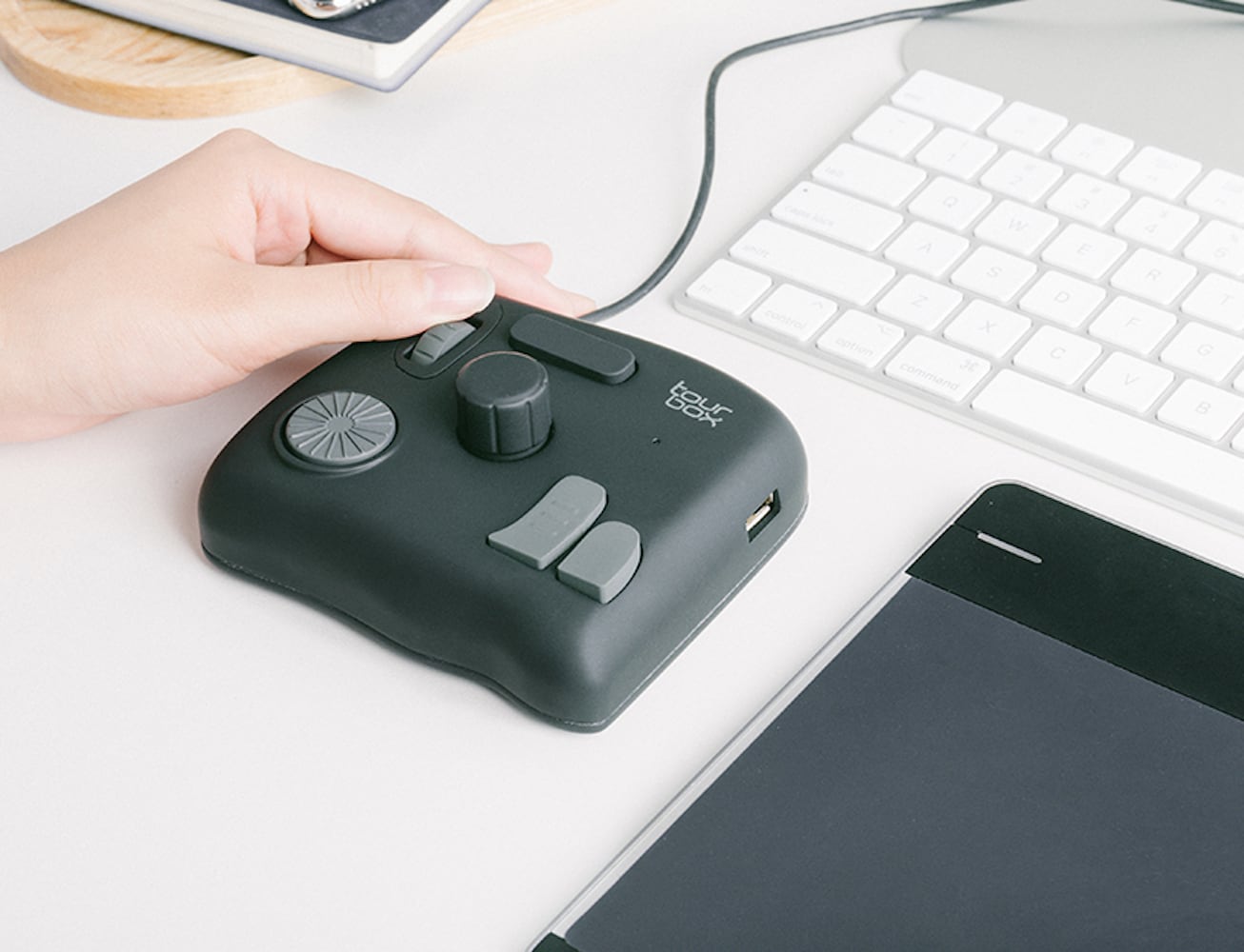 suitcase，controller，intelligence，