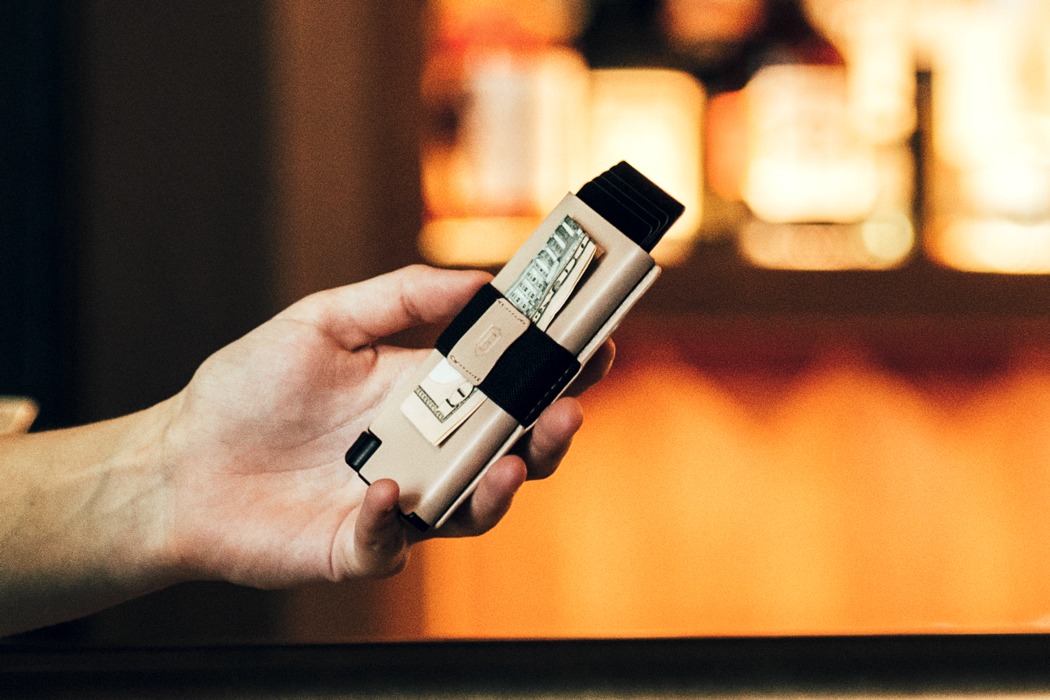 product design，Smart Wallet，thin，