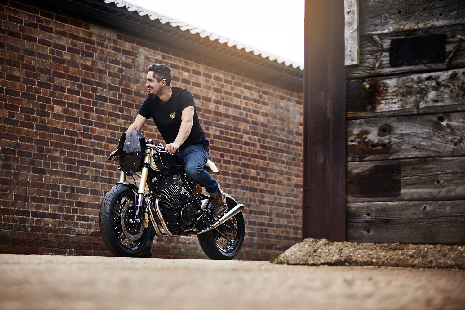 English countryside，Motorcycle，Dirty Racer，Culture，